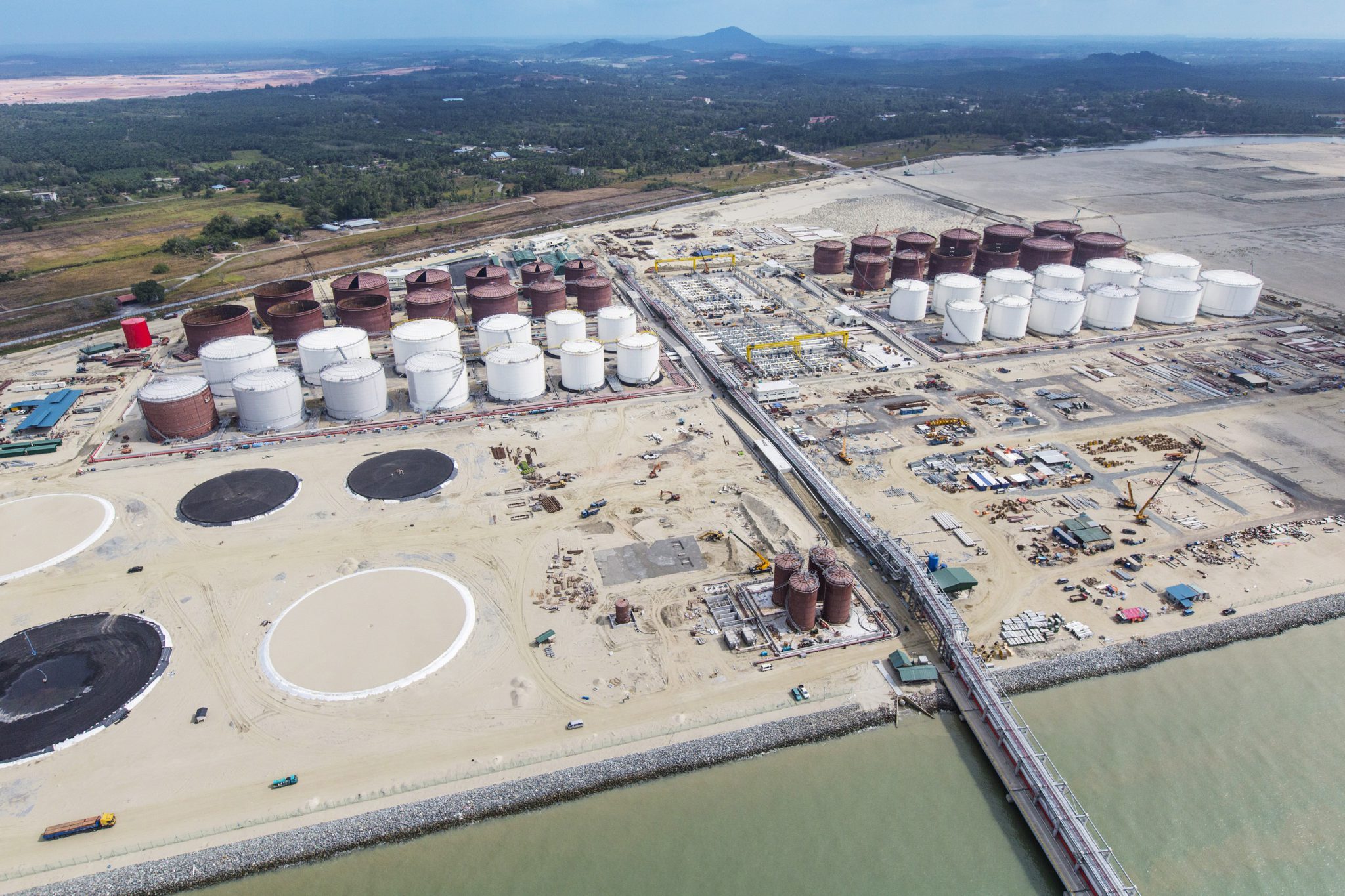 Petronas, Aramco in $900-mln polymers deal