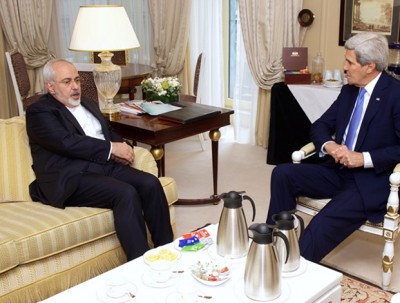 Oil prices fell Monday as nuclear negotiations between Iran and Western diplomats over lifting sanctions remained in a deadlock over the weekend.